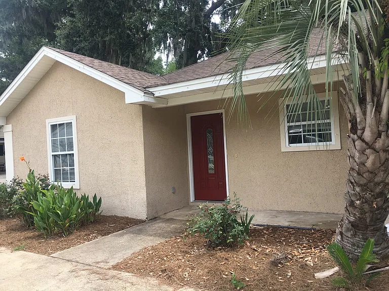 142 Leeswood Cir — Photo 1