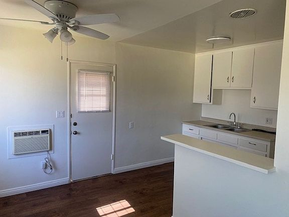 3rd image of 3822 3828 1/2 Lincoln Ave #38221/2