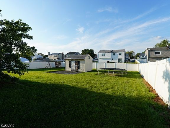 5th image of 408 Jennifer Ln