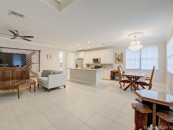 4th image of 11323 SW 14th St