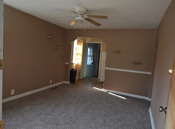 4th image of 346 E 16th St