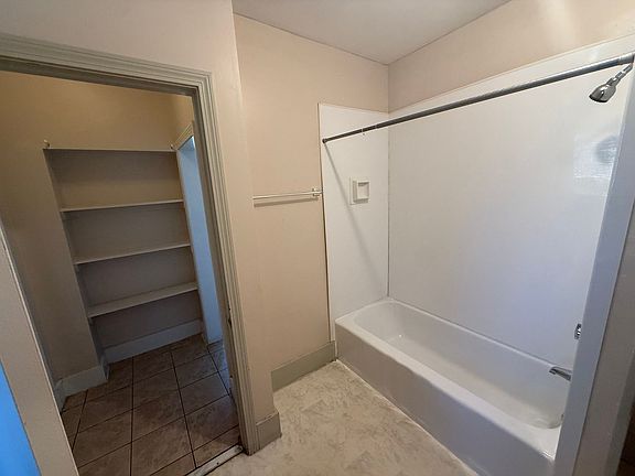 2nd image of 11 New Hampshire Ave #2