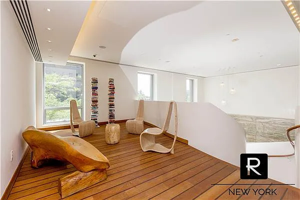 Sold by R New York | media 17