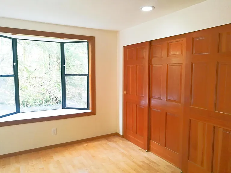 5210 Highland Dr — Photo 9