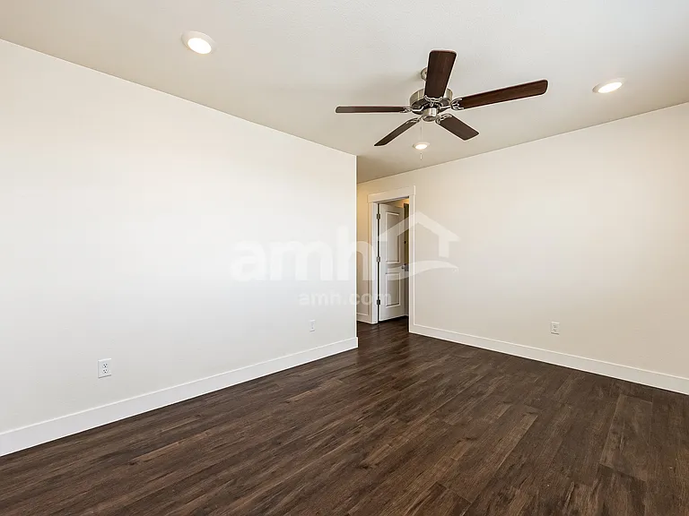 7608 Mardale Ln — Photo 12