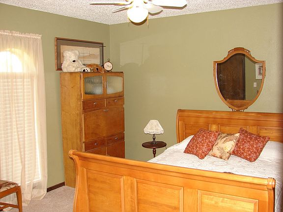 Guest bedroom