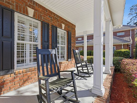 3rd image of 204 Chamberlin Dr.