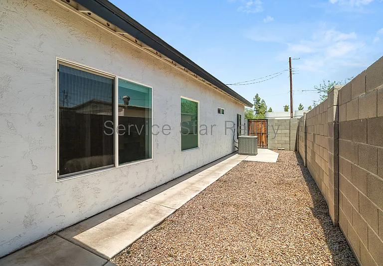 1556 W 5th St — Photo 21