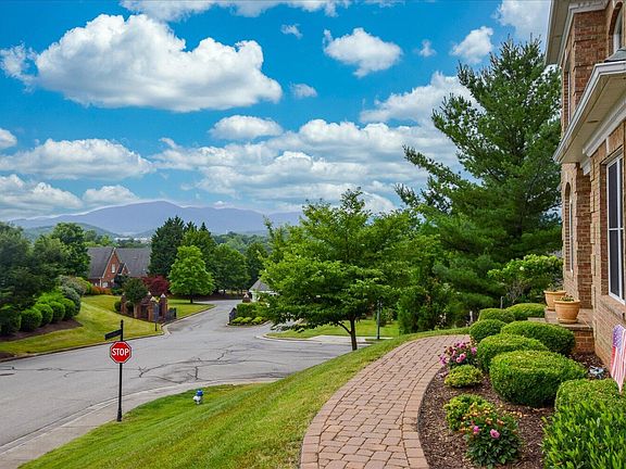 3rd image of 3201 Southwood Manor Ct