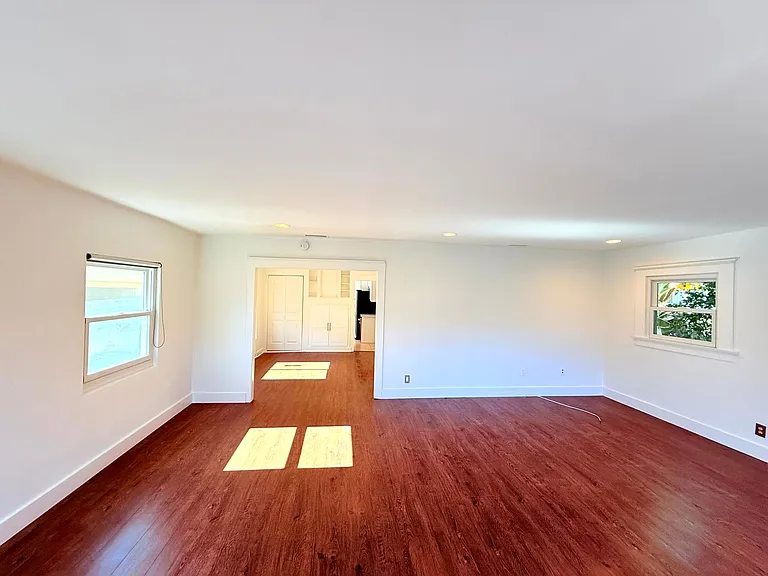 4447 Lockwood Ave — Photo 9
