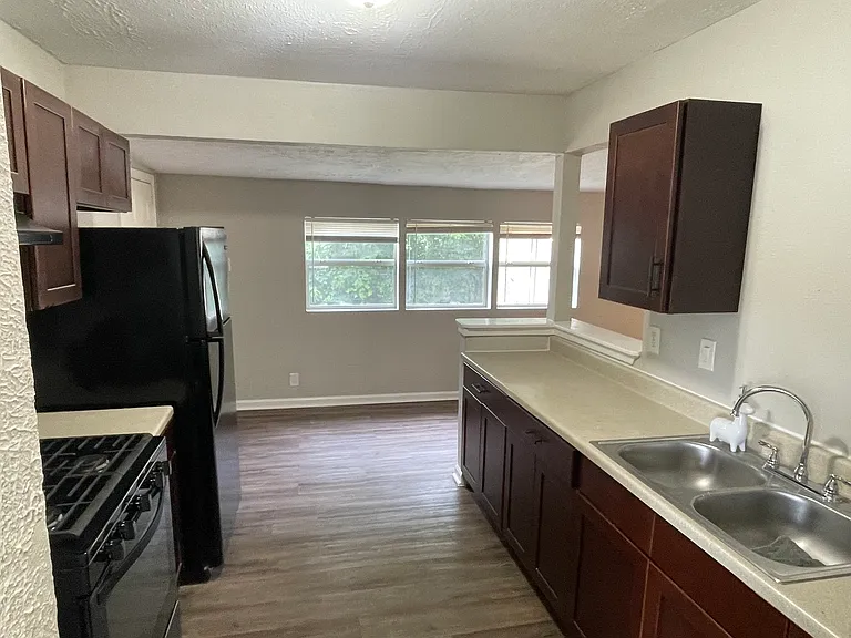 704 E Defee Ave — Photo 5