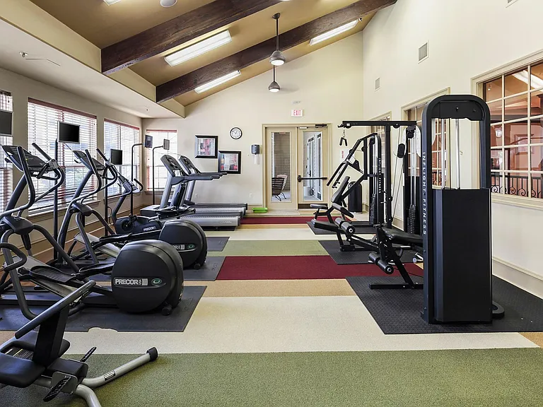 24/7 training, workout room