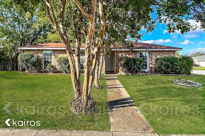 1st image of 801 Cherry Hills Dr