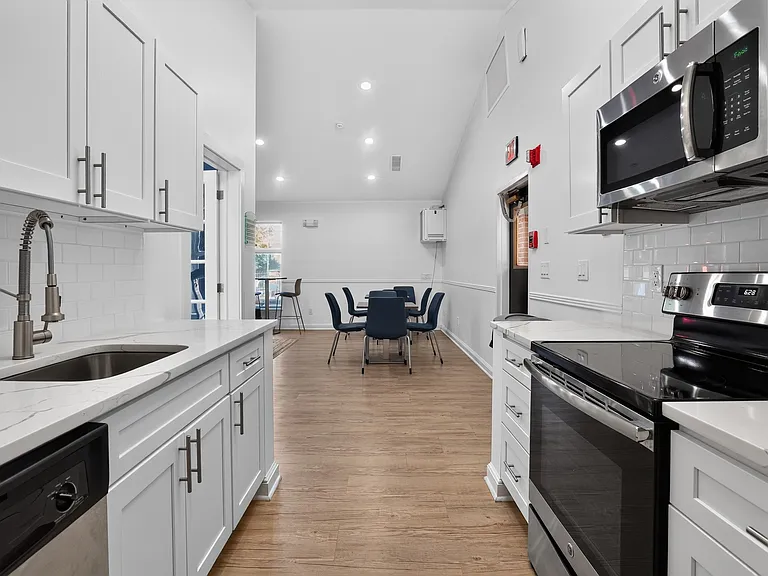 Step into elegance at Eagle Rock Apartments at Swampscott. This bright and spacious kitchen features modern appliances, sleek finishes, and an inviting atmosphere, perfect for gatherings. Explore your new home and see what awaits!