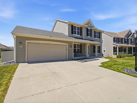 2nd image of 3830 Creekside DRIVE