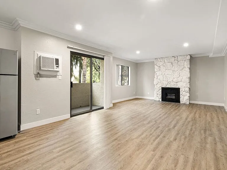 Brody Terrace Apartments — Photo 34
