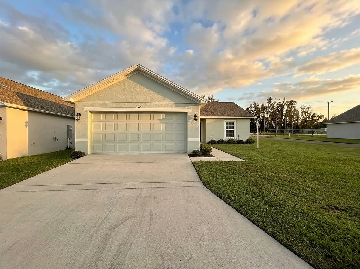 3 bed, 1182 sqft, $1,700 — Photo 2