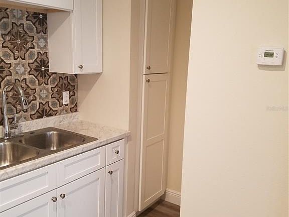 3rd image of 505 Boxelder Ave