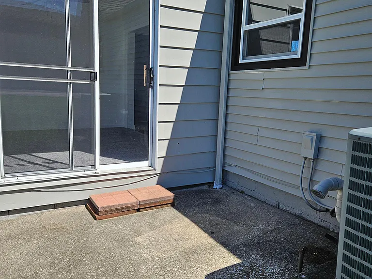 4660 Darrow Rd — Photo 30