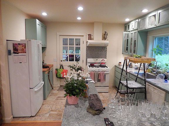 5th image of 15 Tufts Rd