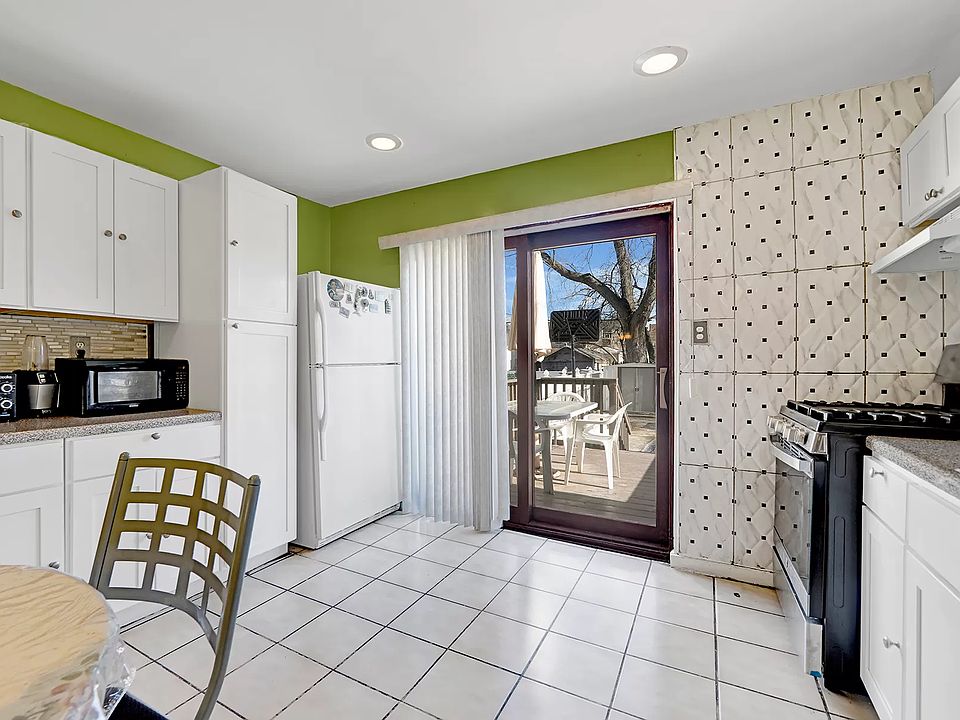 1st image of 1453 E 55th St
