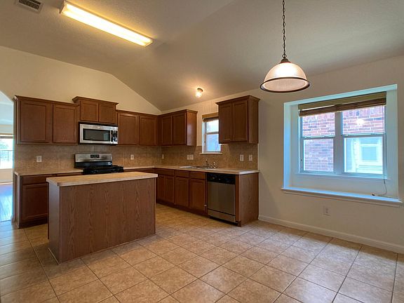 dine in kitchen area to the right