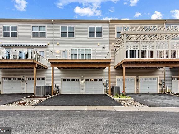 4th image of 709 Skippers Ln