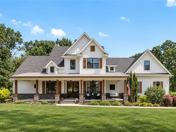 4205 N Rainbow Farm Rd, Bentonville, AR 72713