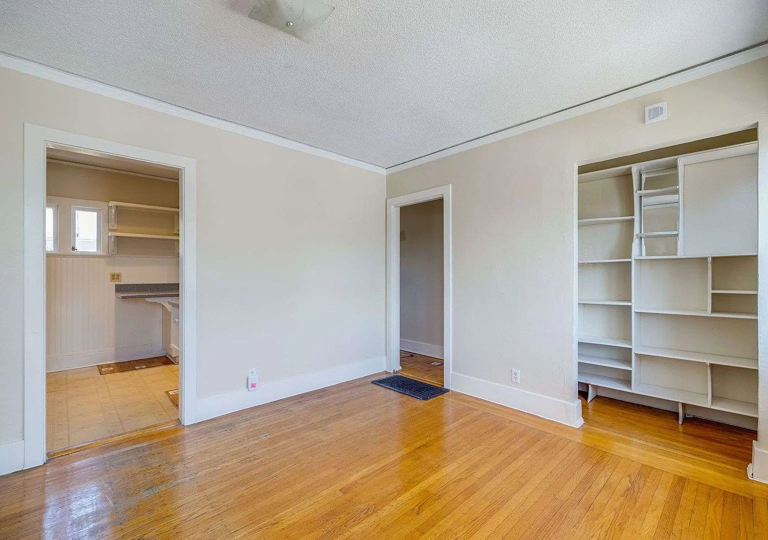 3311 39th Ave — Photo 3