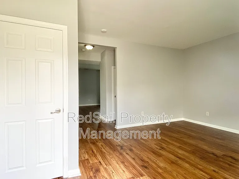 642 Kelso Dr — Photo 2