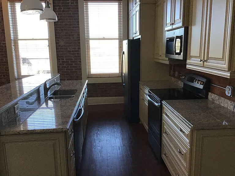 217 Broad St — Photo 4