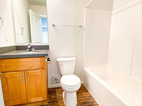 2nd image of 1402 E 69th St #1-103