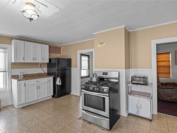 4th image of 43 Pearl St