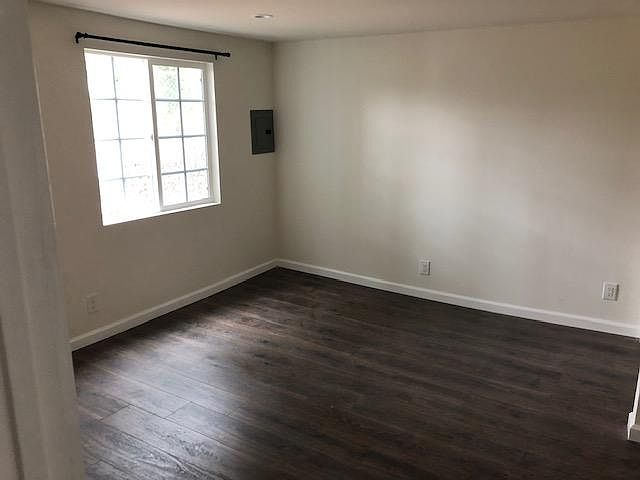 2nd image of 1307 Waterloo St #1/2