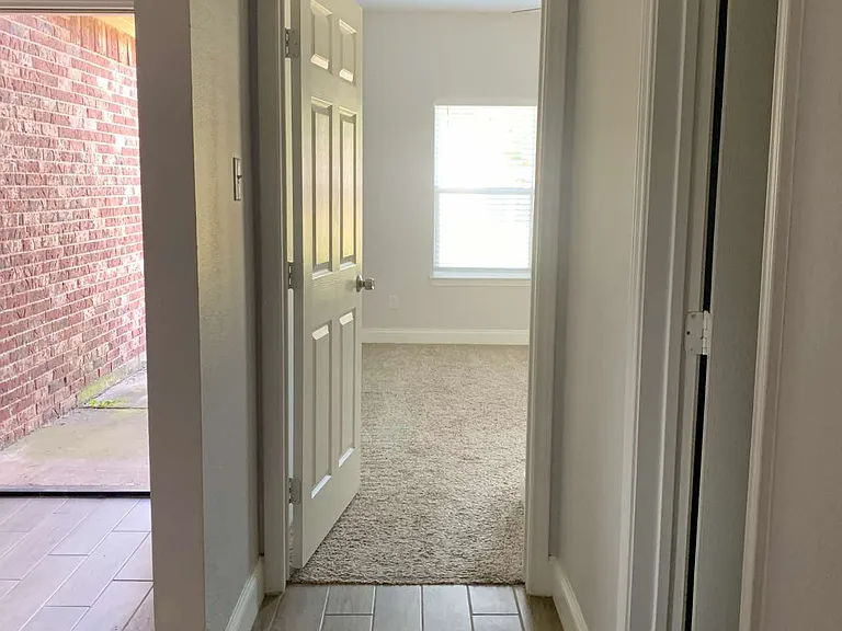 2417 Norway Dr — Photo 18