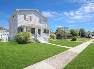 17 2nd Ave, East Islip, NY 11730