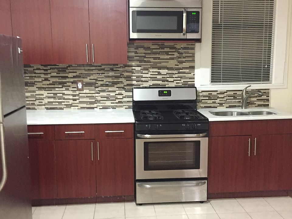 1st image of 555 Hempstead Tpke
