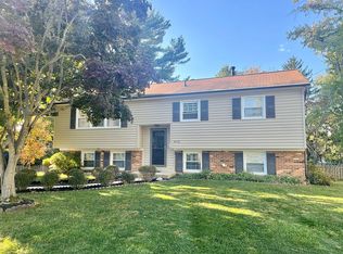 9516 Farmview Ct, Fairfax, VA 22032