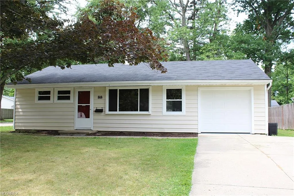 88 Circle Dr photo 1