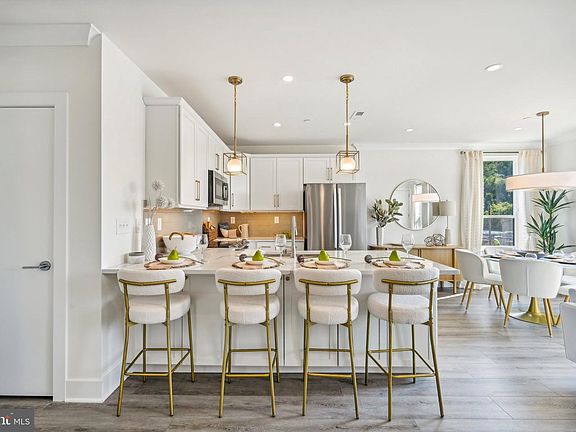 4th image of 919 Riverplace Dr #19H