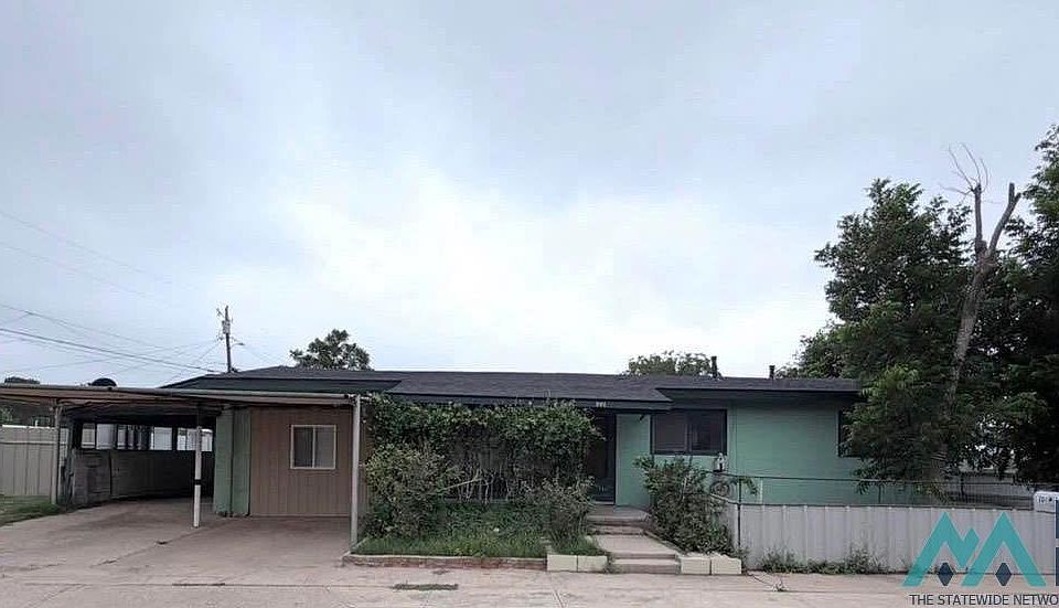 1st image of 301 W Avenue L