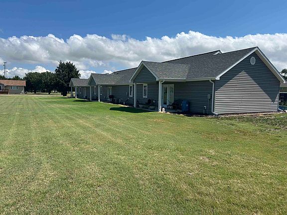 3rd image of 390 Ash St