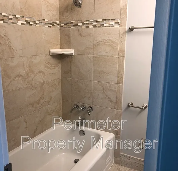 7352 Old Kings Rd S — Photo 4