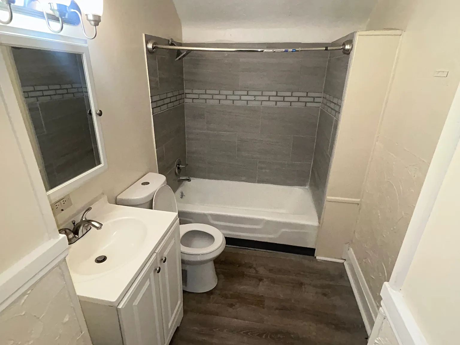 2 bed, 672 sqft, $995 — Photo 3