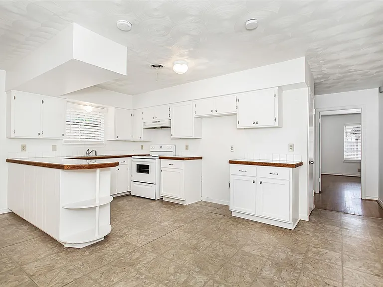 11050 Wyatt St — Photo 9