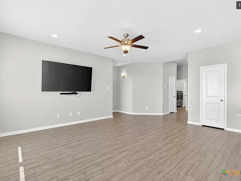 1709 Spence St — Photo 3