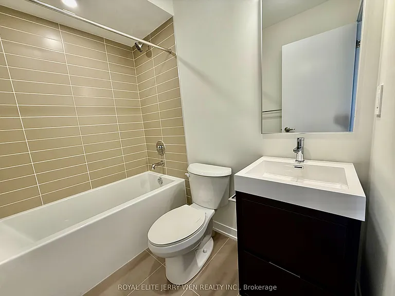 46 Green Gardens Blvd — Photo 9