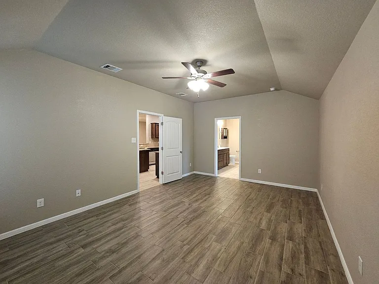 5010 Charles Loop — Photo 8