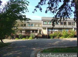 8952 Neill Lake Rd, Eden Prairie, MN 55347