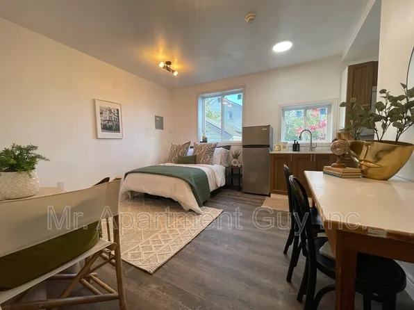 45 Saint Paul St W Suite 4, Saint Catharines, ON L2S 2C3